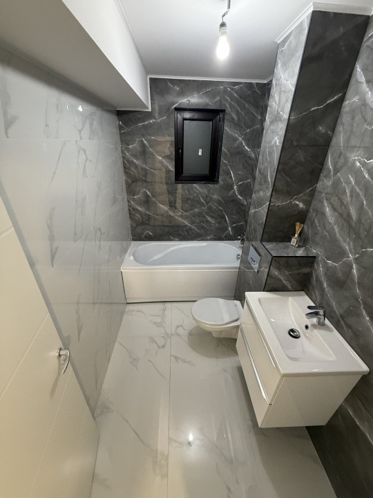 Apartament 3 camere Bloc Nou