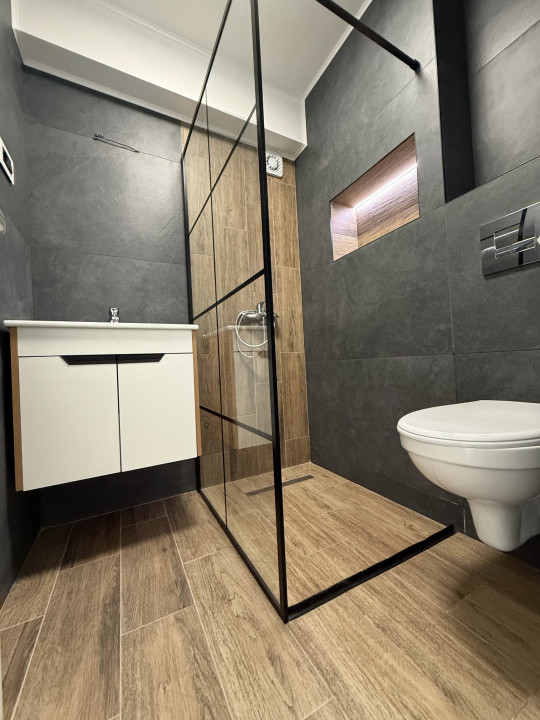 Apartament 3 camere Bloc Nou