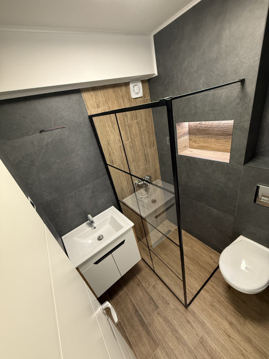 Apartament 3 camere Bloc Nou